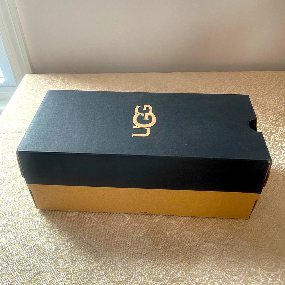 Uggs empty shoes box for women size 10 sandals color black